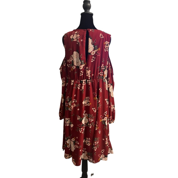 Women's Torrid Plus 1X Red Floral Cold Shoulder Mini Dress - Picture 3 of 7